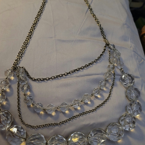 WENDY WILLIAMS CLEAR BEADED CHAIN DESIGN NECKLACE- SO PRETTY - Picture 2 of 4